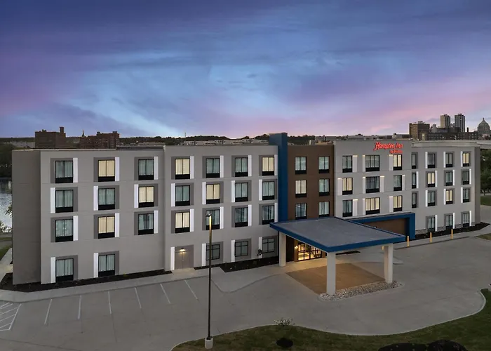 Hampton By Hilton East Hotel