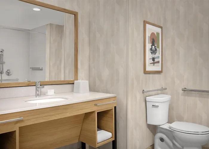 Hampton By Hilton East Hotel 3*