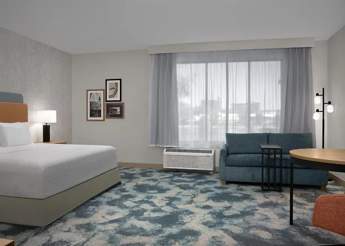Hampton By Hilton East Hotel