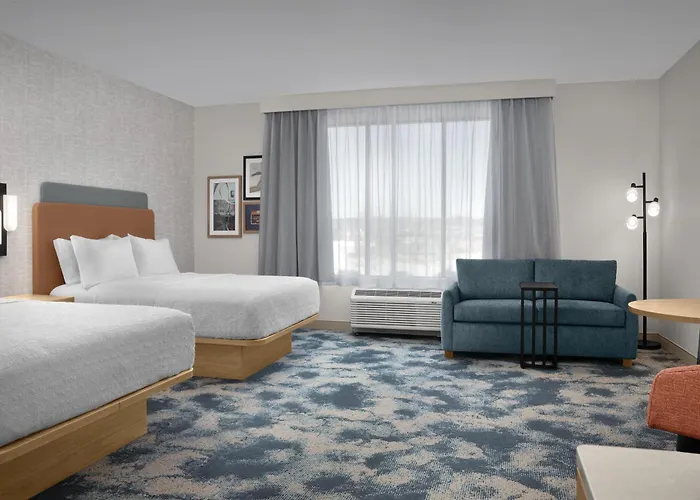 Hotel Hampton By Hilton East