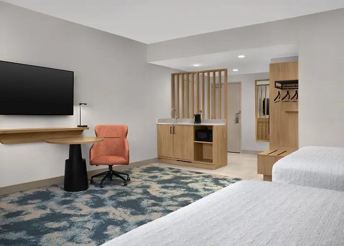 Hampton By Hilton East Hotel 3*