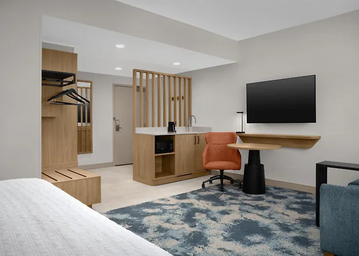 Hampton By Hilton East 3*