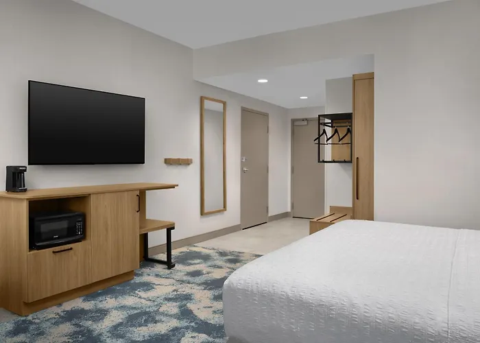 Hampton By Hilton East