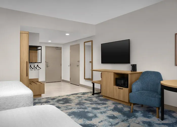 Hampton By Hilton East