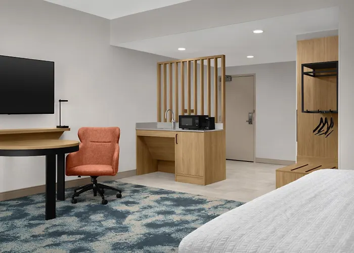 Hampton By Hilton East